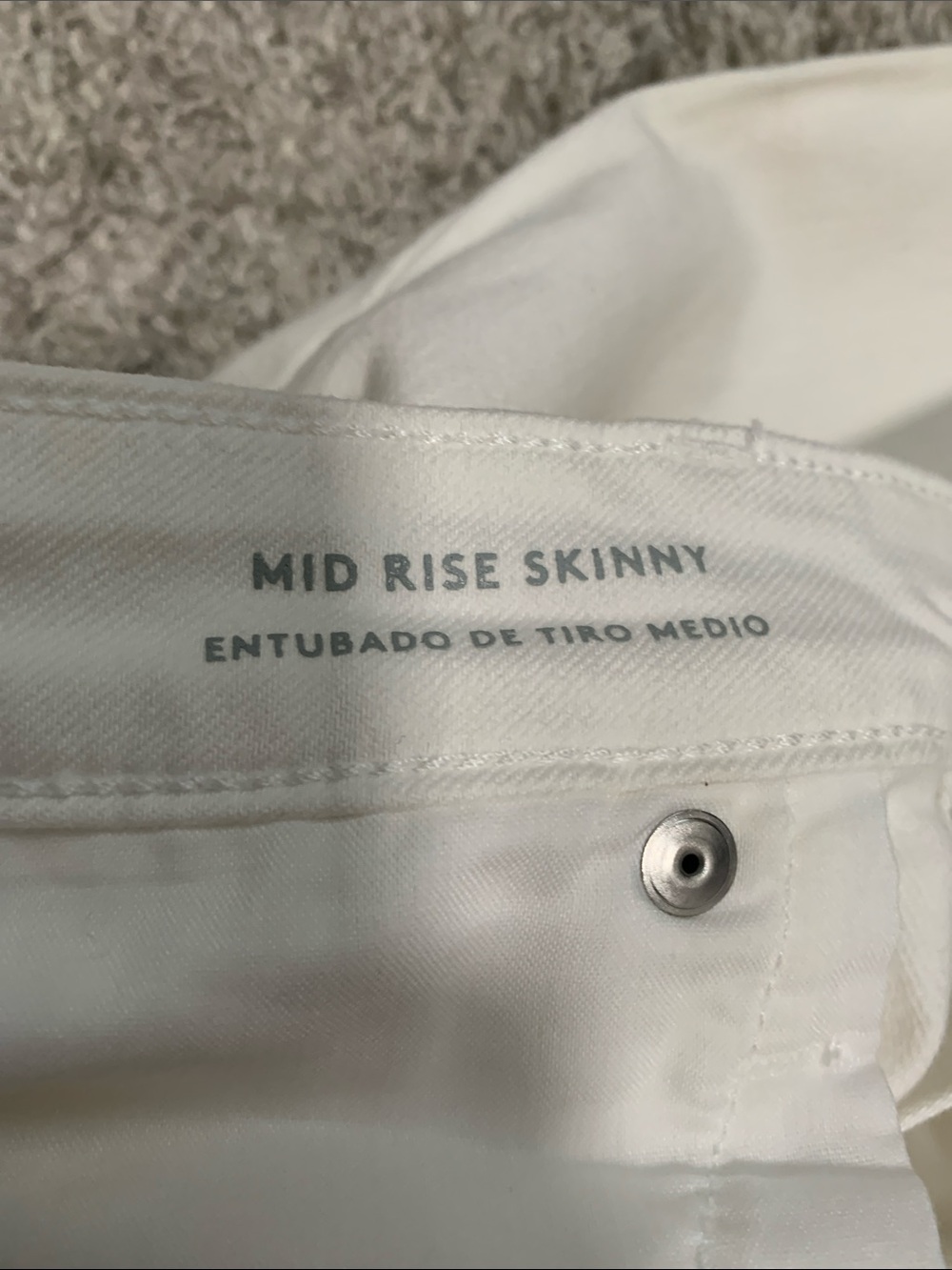 Universal Thread White Mid Rise Skinny Jeans - Picture 9 of 10